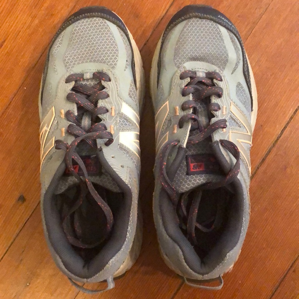 New balance tennis shoes